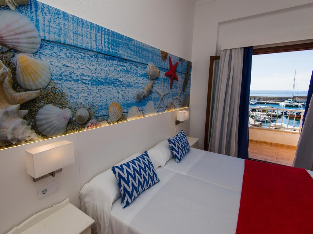 Hostal Cala Ratjada Екстер'єр фото