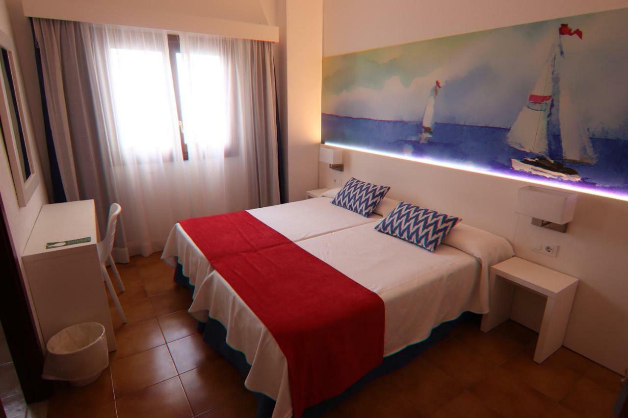 Hostal Cala Ratjada Екстер'єр фото